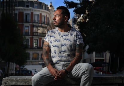 Daniel Mendoza, creador de la serie web "Matarife", en el centro de Madrid.