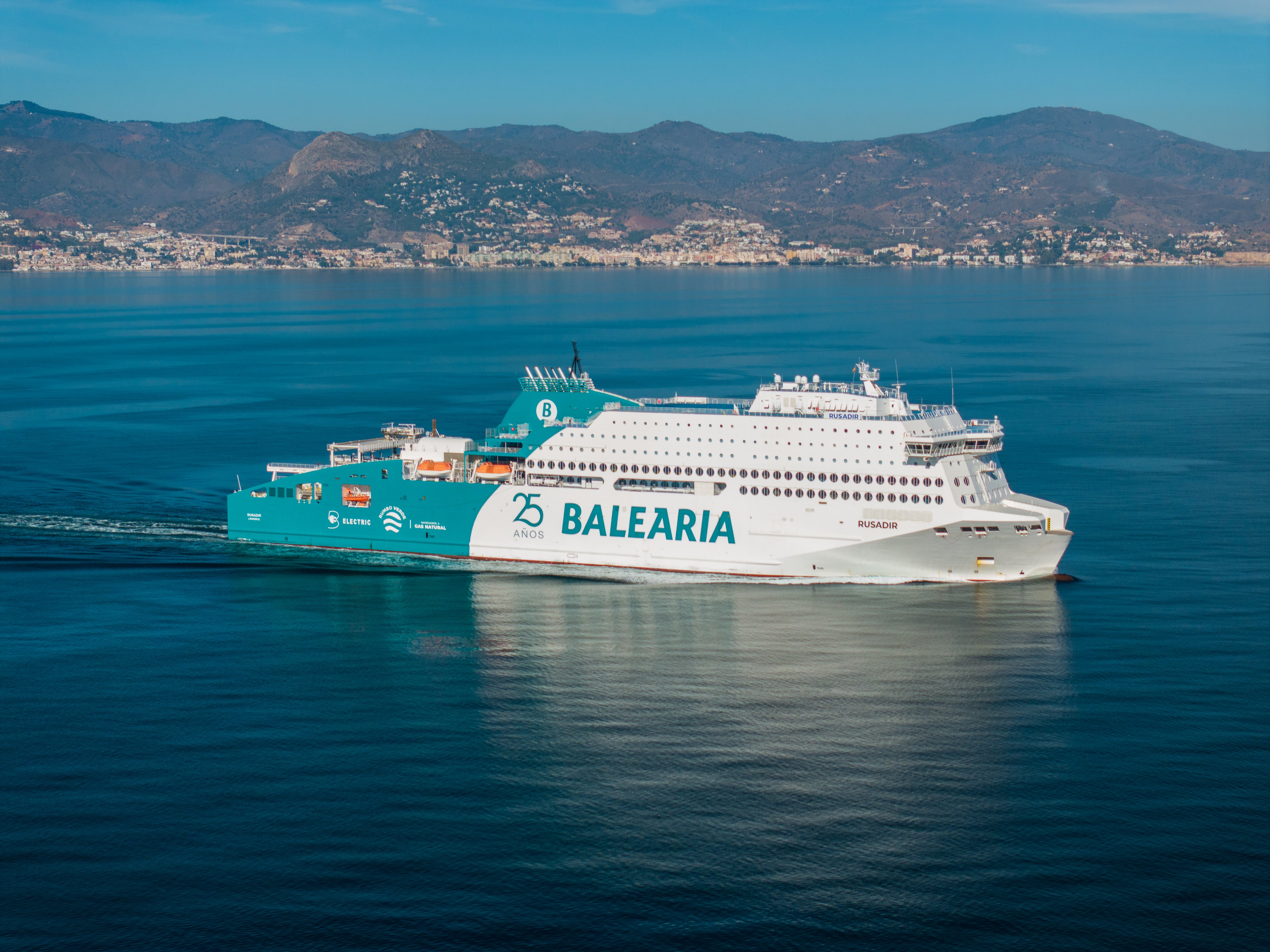 La CNMC aprueba la compra de activos de Armas por parte de Balearia en las rutas del Estrecho y Canarias