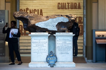 El meteorito que el Museo Nacional exhibió desde su inauguración, en 1892, hasta el incendio y ahora se muestra de nuevo.
