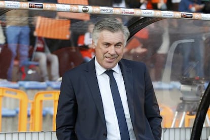 Carlo Ancelotti, en el banquillo con el PSG.