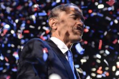 El presidente estadounidense, Barack Obama, fue registrado anoche al sonrerir tras pronunciar su discurso de la victoria en el McCormick Place en Chicago (Estados Unidos).