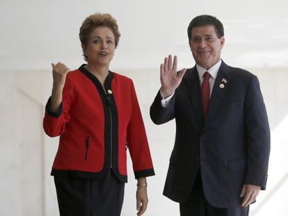 Dilma Rousseff e Horacio Cartes, presidente do Paraguai, durante a c&uacute;pula do Mercosul em julho. 