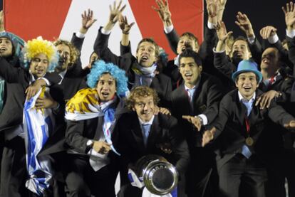 Los jugadores uruguayos celebran el triunfo en la Copa América.