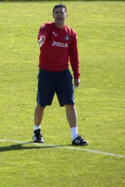 Cosmin Contra, en su primer entrenamiento