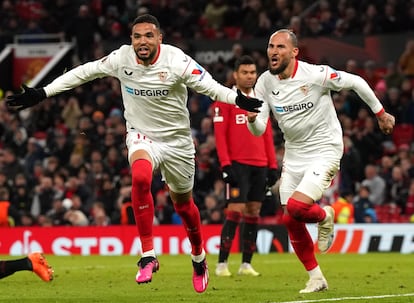 En-Nesyri celebra el segundo gol del partido de su equipo, durante el partido de ida de cuartos de final de la Liga Europea de la UEFA entre Manchester United y Sevilla