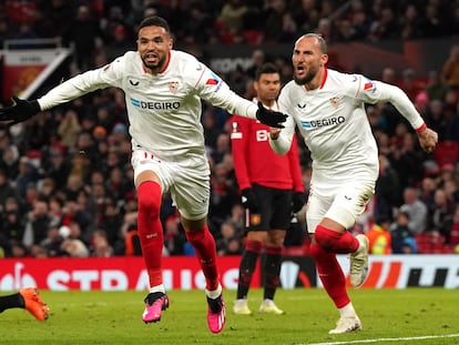 En-Nesyri celebra el segundo gol del partido de su equipo, durante el partido de ida de cuartos de final de la Liga Europea de la UEFA entre Manchester United y Sevilla