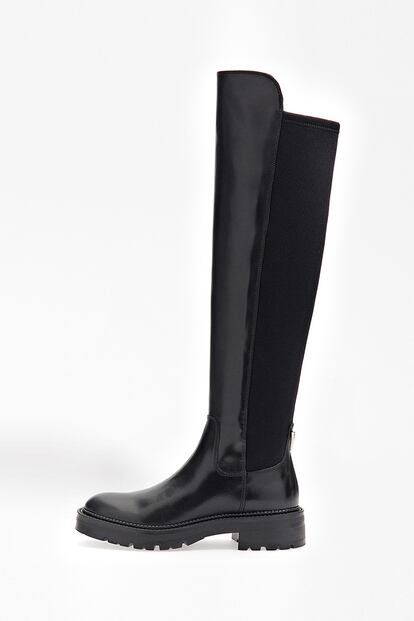 Combinando piel de vacuno de alta calidad con un tejido elástico, las botas de Claudie Pierlot con suela track son el diseño ‘over the knee’ que estabas buscando para lidiar con la bajada de temperaturas. 345€