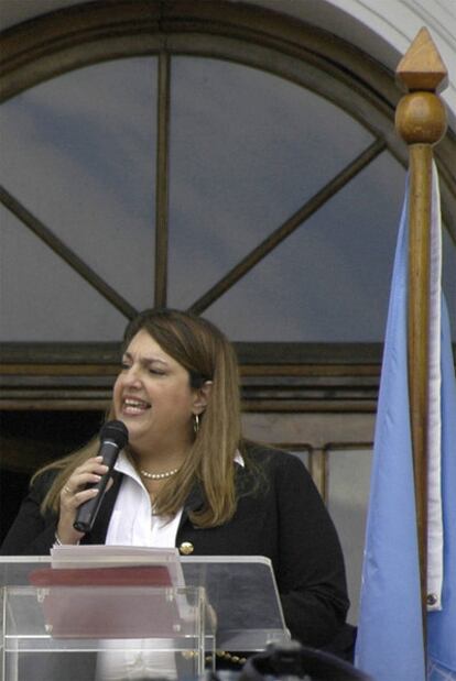 La directora del Fondo de Población para América Latina de la ONU Marcela Suazo habla durante un acto simbólico en Ciudad de Panamá. La llegada al mundo del habitante 7. 000 millones debe llamar la atención de la comunidad internacional sobre la necesidad de reducir la desigualdad para que todos los niños tengan las mismas oportunidades afirmó Suazo