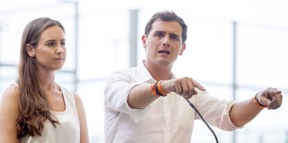 Melisa Rodríguez y Albert Rivera, este jueves en Santa Cruz de Tenerife.