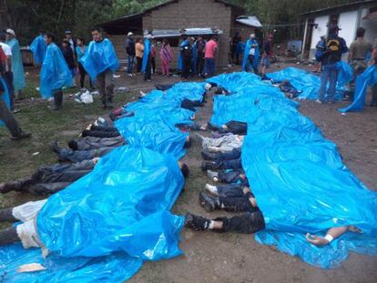Cuerpos de las víctimas del accidente.