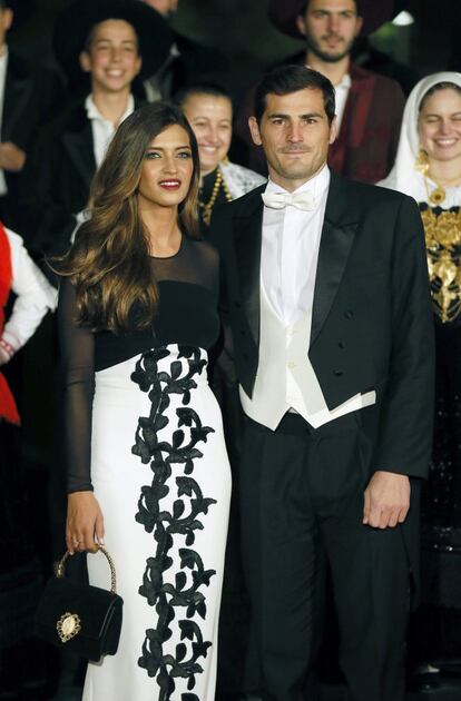 Iker Casillas y Sara Carbonero contrajeron matrimonio el 20 de marzo en Boadilla del Monte (Madrid). La pareja, que se casó ante notiario, aprovechó la concentración del portero con la selección española para celebrar la ceremonia en la que solo estuvieron presentes dos testigos y su primer hijo, Martín.