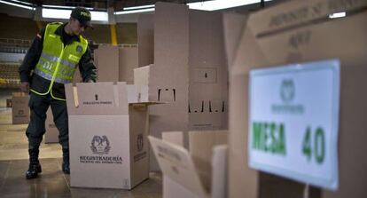 Colegio electoral en Cali, preparado para la votaci&oacute;n.