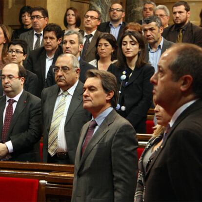 El presidente de la Generalitat, Artur Mas (derecha), en el Parlamento.