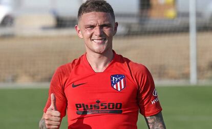 Trippier, en su primer entrenamiento con el Atlético.