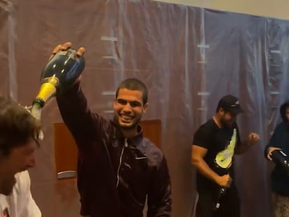 El vídeo de la celebración de Carlos Alcaraz con su equipo tras ganar el US Open ante Sinner