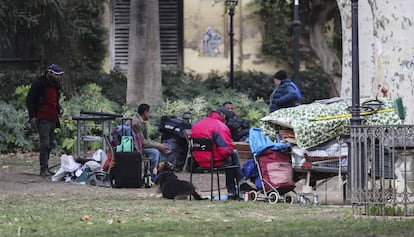 Un grup d'indigents al parc de la Ciutadella.