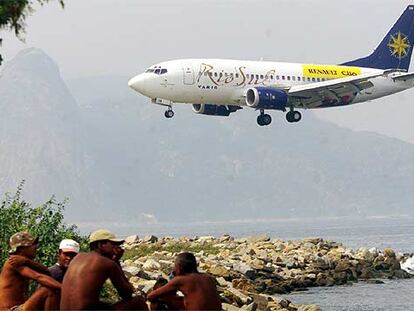 Un avión de Varig, a punto de aterrizar en Rio de Janeiro.