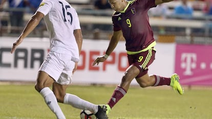 Salomón Rondón, en un amistoso.