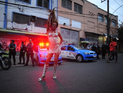 Una mujer trans en la comunidad de Alemão, en Río de Janeiro (Brasil), en octubre de 2014.