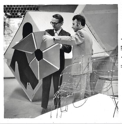 Grau-Garriga con el arquitecto William Katavolos, en Nueva York, en 1971.