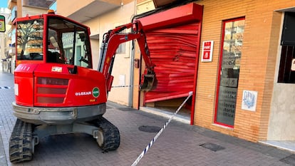 Ataque a la sede del PSOE de Almendralejo (Badajoz) en 2024 con una retroexcavadora.