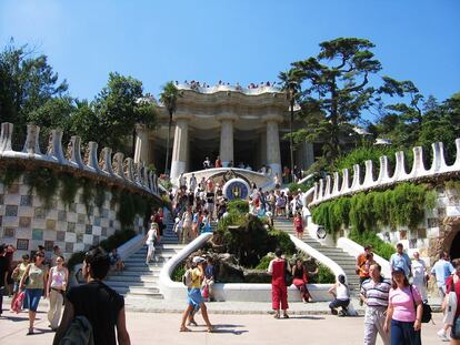 Turistas en el Parque Güell, uno de los monumentos más visitados de Barcelona.