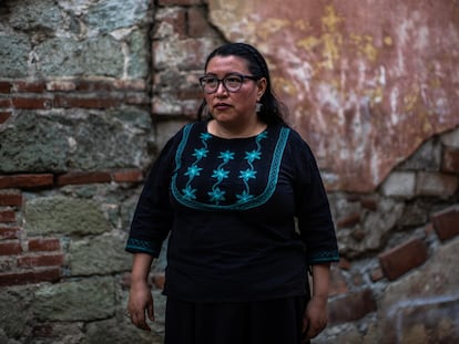 La escritora y lingüista mixe Yásnaya E. Aguilar Gil posa para un retrato en Oaxaca (México), el 8 de abril de 2023.