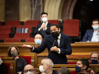 El líder de Vox en Catalunya, Ignacio Garriga, interviene en un pleno en el Parlament en febrero.