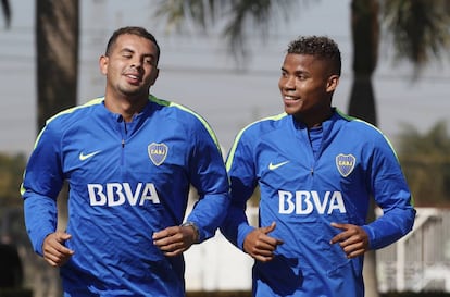 Edwin Cardona y Wilmar Barrios en un entrenamiento de Boca.