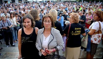 La presidenta de las víctimas del Metro de Valencia, Beatriz Garrote, junto a la de los vecinos de Angrois, Dolores Baluja.