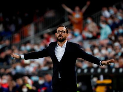 El entrenador del Valencia, José Bordalás, durante el partido de Liga ante el Atlético.