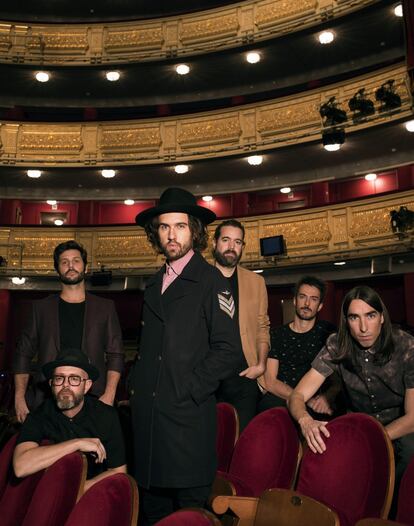 <b>Vetusta Morla</b>

<p>De la autogestión nació una de las bandas españolas de indie rock más célebres del momento. Crearon su propio sello para publicar el primer disco. Diez años más tarde, pueden presumir de tener audiencias de estrella mainstream: el pasado mes de junio congregaron a 38.000 personas en La Caja Mágica de Madrid. </p>
_
<b><p>“Se está creando una comunidad hispana. Es importante para hacerle contrapeso a la música anglosajona”</b></p>