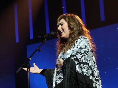 Estrella Morente y Nia Correia interpretan 'Volver' durante la gala 6 de Operación Triunfo 2020.