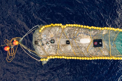 In the open sea, floating plastic ends up on islands of waste that are formed in ocean gyres as a result of ocean currents. The image shows a net full of plastic from the Ocean Cleanup's expedition.