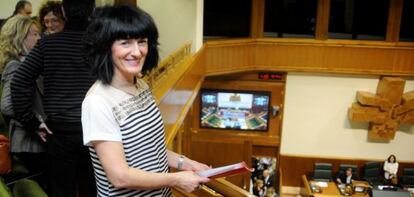 La nueva directora general de EiTB, Maite Iturbe, esta mañana en la tribuna de invitados del Parlamento.