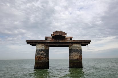 Los fuertes navales de Maunsell fueron construidos en el estuario del Támesis para disuadir e informar sobre los ataques aéreos alemanes. 