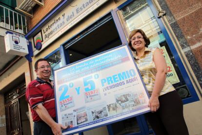 Antonio Platero, lotero de Getafe, con su esposa, Concepción JIménez: "La gente celebraba que ya no estaban en la ruina".