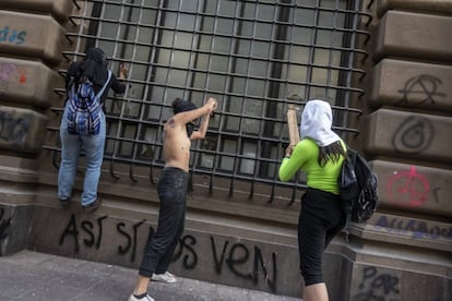 Durante las protestas en Ciudad de México hubo algunos incidentes.