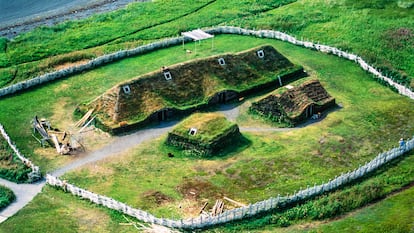 Reconstrução do assentamento viking de L’Anseaux Meadows, no nordeste do Canadá. O sítio arqueológico é Patrimônio da Humanidade.