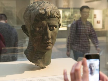 Busto de Augusto encontrado no Sudão e exposto no Museu Britânico.