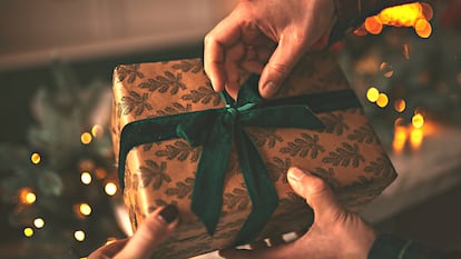 Muchos de los productos van acompañados de cajas regalo, ¡listos para sorprender! .GETTY IMAGES.