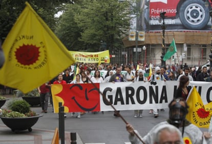 Manifestación contra la central nuclear de Garoña celebrada ayer en Bilbao.