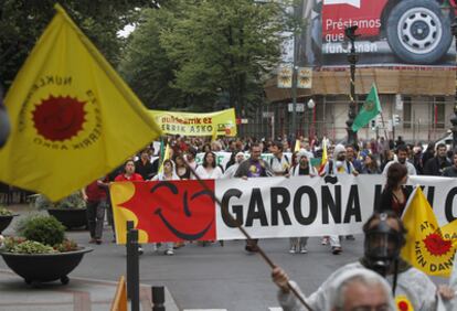 Manifestación contra la central nuclear de Garoña celebrada ayer en Bilbao.