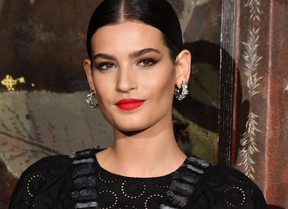 Alma Jodorowsky en el desfile de Metiers d'art de Chanel.