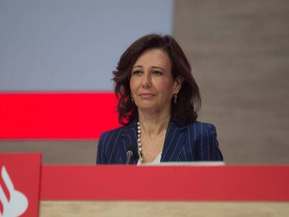 Ana Botín, presidenta de banco Santander, durante una junta de accionistas.