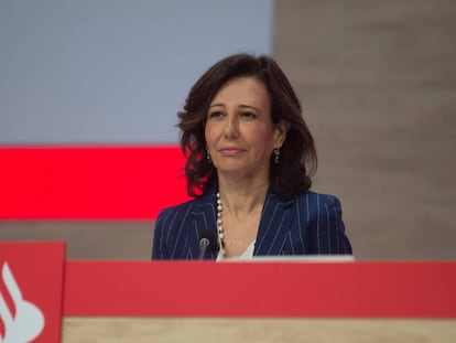 Ana Botín, presidenta do banco Santander, durante uma reunião de acionistas.