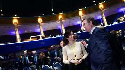 Isabel Díaz Ayuso y Alberto Núñez Feijóo, en el congreso del PP Europeo, esta mañana en Bucarest.