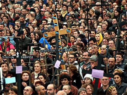 Aspecto de la protesta convocada por Nunca Máis que se desarrolló ayer en A Coruña.