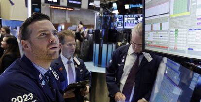 Agentes bursátiles en el New York Stock Exchange