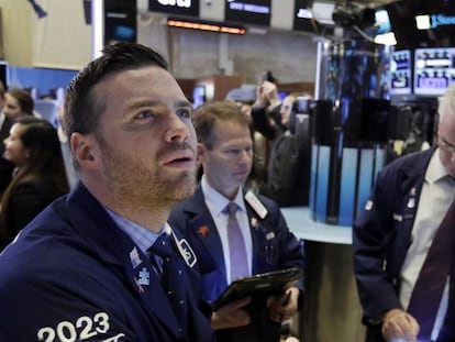 Agentes burs&aacute;tiles en el New York Stock Exchange